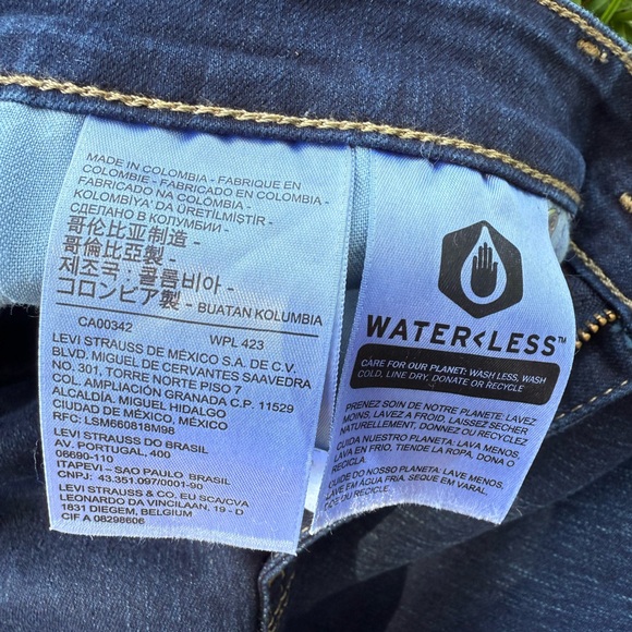 Levi's 711 Navy Skinny Jeans Size 26. Used. Excellent condition. Smoke free home - Picture 7 of 8